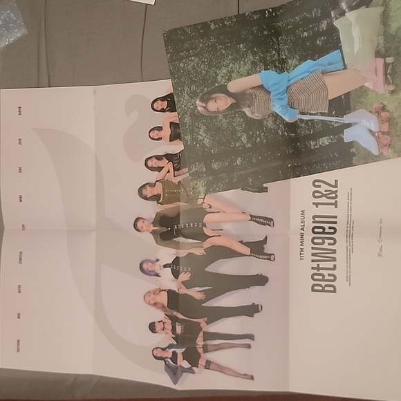 Twice (kpop) mini album with poster + baseball cap bundle with freebies photos - Picture 4 of 8